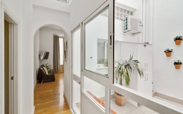 Del Parque Flats Letran