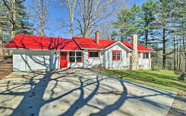 Flat Rock Home by Main St, 7 Miles to The Gorge!