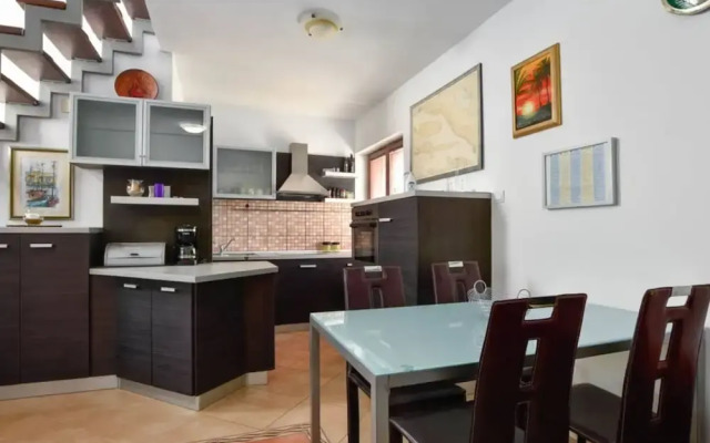 Peaceful Island Haven With Pool, BBQ & Games Area