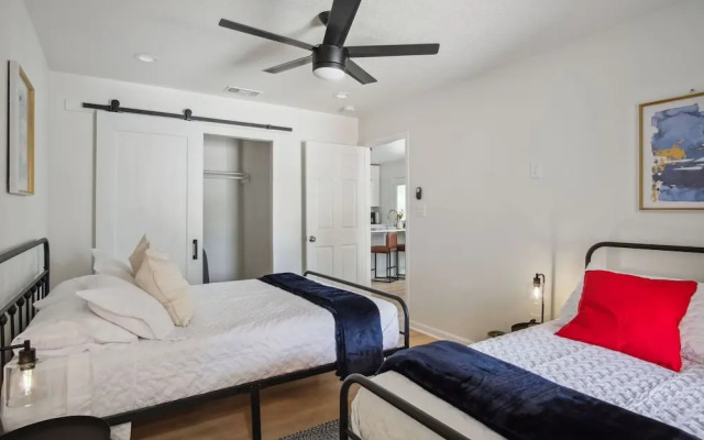 Your Amazing 3BR 2BA Downtown Delight