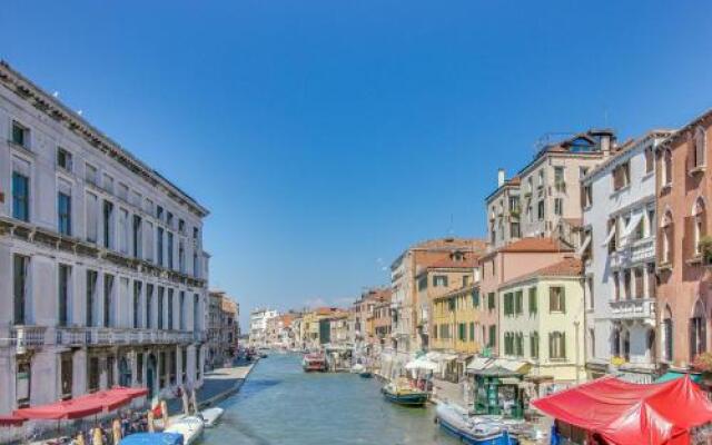 Santi Apostoli Apartment