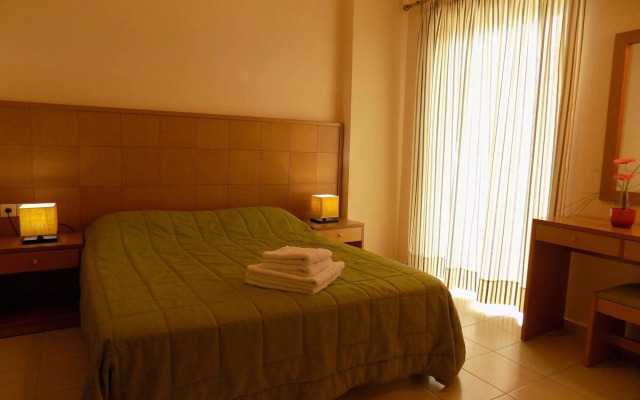 Manolis Apartments