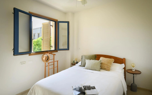 Andromeda 3 Bd apartment with pool & sea view