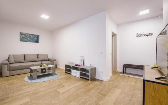 Lovely Home at West Residence