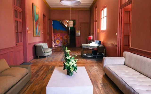 Happy House Hostel