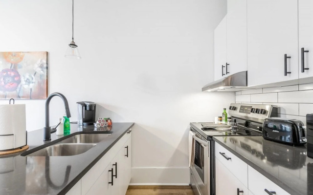 1BR Apt w Queen Bed Netflix - Prime Location