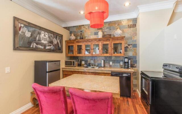 Lotus Mountain Suites East Suite