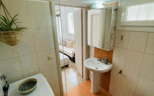 Eden apartment Paliouri with private backyard garden
