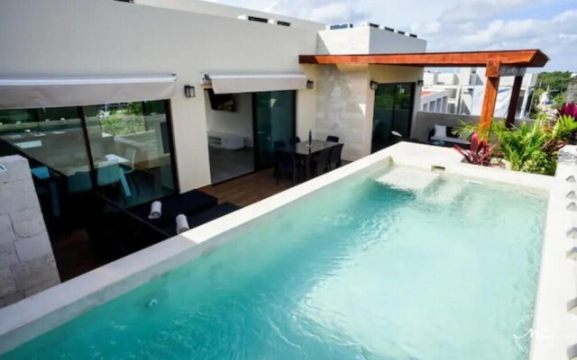 Blue Luxury La Veleta