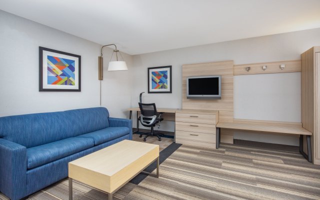 Holiday Inn Express and Suites Ontario Airport, an IHG Hotel