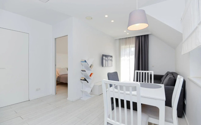 Apartment Amber White