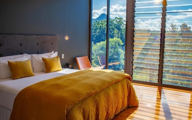 Glass On Glasshouse – Guest Rooms – Glass House Mountains