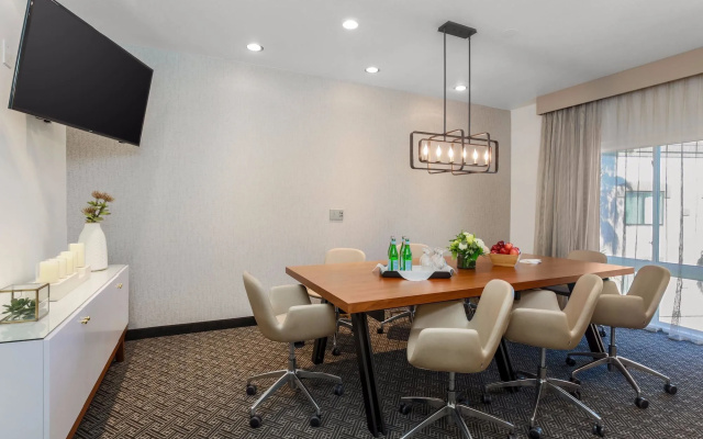 DoubleTree Suites by Hilton Hotel Sacramento - Rancho Cordova
