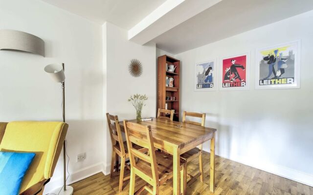 Converted Tea House With Retro Vibes In Lively Leith