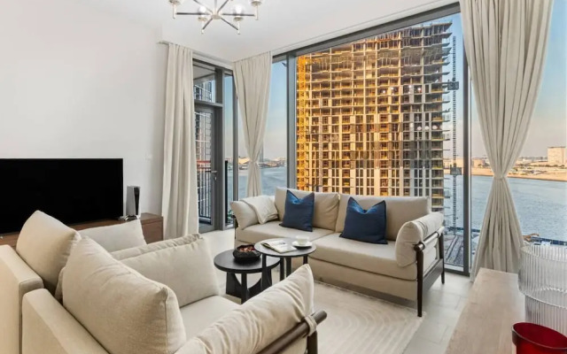 Bright 2BR in top Creek Rise Tower