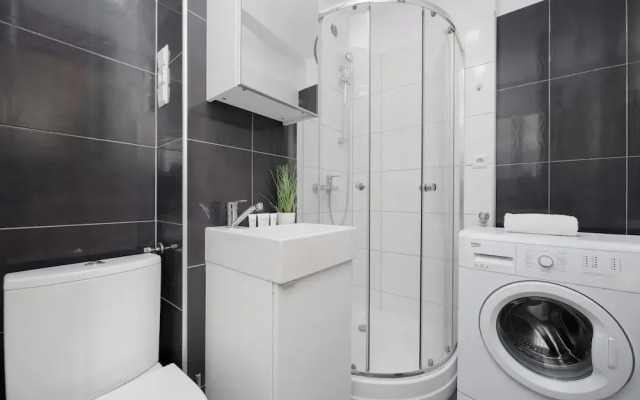 Al. Jana Pawła II Apartment by Renters