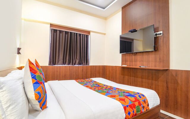 Fabhotel Stayz Inn Us Consulate