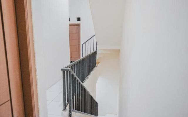 RedDoorz near CBD Ciledug