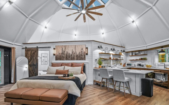 Dream Catcher 1 Bedroom Home by RedAwning