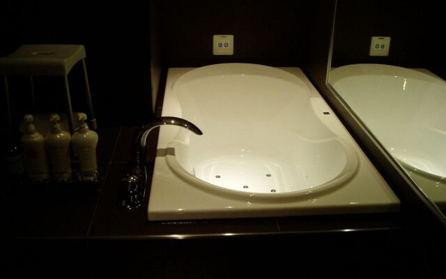 HOTEL VARKIN (Adult Only)