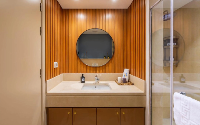 Elegant & Edgy 2 BR w Beach & Pool Mangroovy