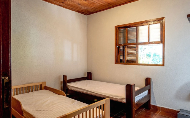 Sítio com piscina e lagoa particular