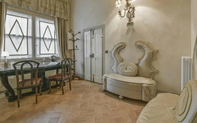 Epoque Halldis Apartment