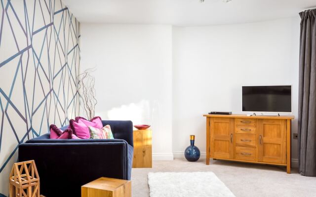 Elliot Oliver - Executive 2 Bedroom Garden Apartment