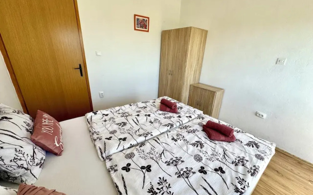 Apartment Lora 2