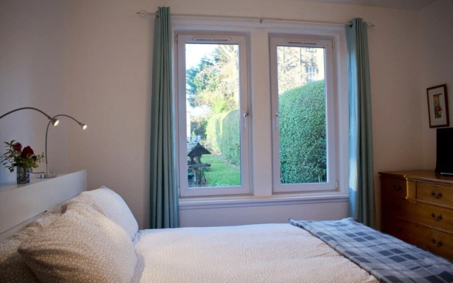 2 Bedroom House with Views of Arthurs Seat