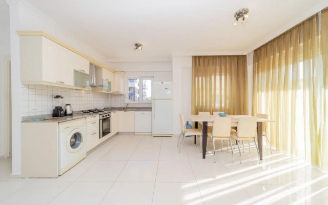 Vibrant Flat with Shared Pool in Belek