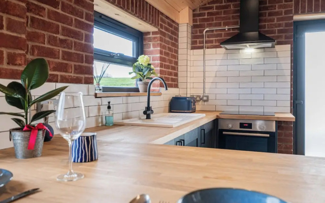 Brick Barn - Luxury Barn by River Avon
