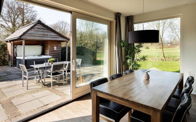 Luxury villa with whirlpool and jacuzzi, 8 km from Hoogeveen