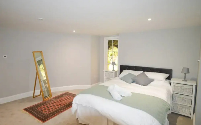 Stylish 3 Bedroom Maisonette Near City Centre