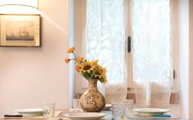 ALTIDO Lively 3BR Villa with Shared Garden, 50m from Beach