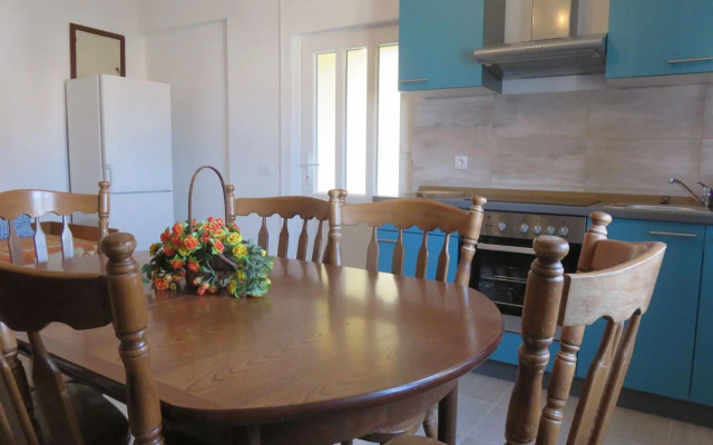 Marin - 100m From the Beach With Parking - A1