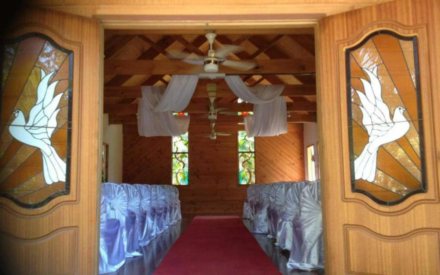 Paradise Palms Resort
