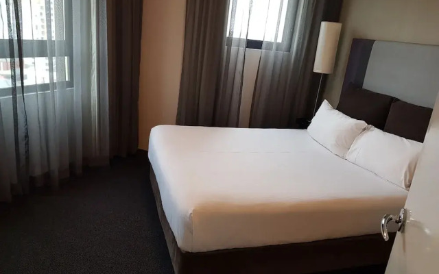 Parramatta Hotel in Mantra Building