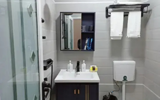 Lufeng Yingfei Art Hostel Apartment