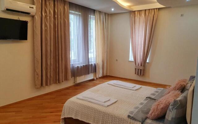 Cosy House with Private Pool and Barbecue Place