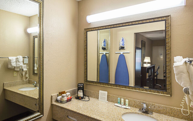 Quality Inn & Suites Greenville - Haywood Mall