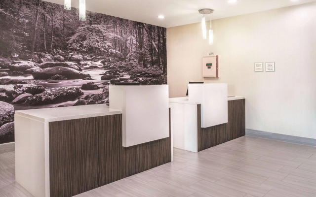 La Quinta Inn & Suites by Wyndham Loudon