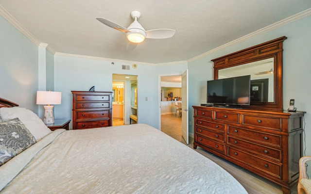 Oceanfront Marco Island Escape w/ Beach Access!