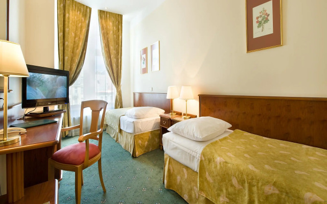 EA Hotel Rokoko
