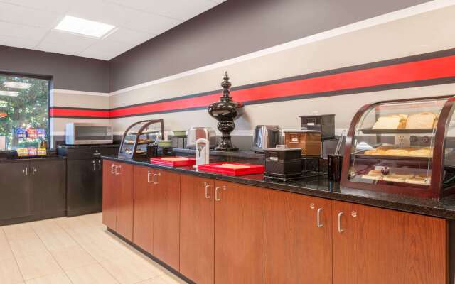 Ramada by Wyndham Catlettsburg/Ashland