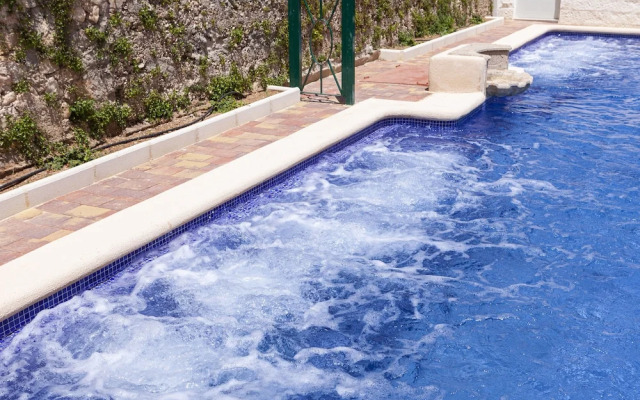 Ad Hoc Vitae Retreats & Health - Adults Only