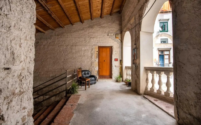 Vittorio Emanuele Apartment with Terrace by Wonderful Italy