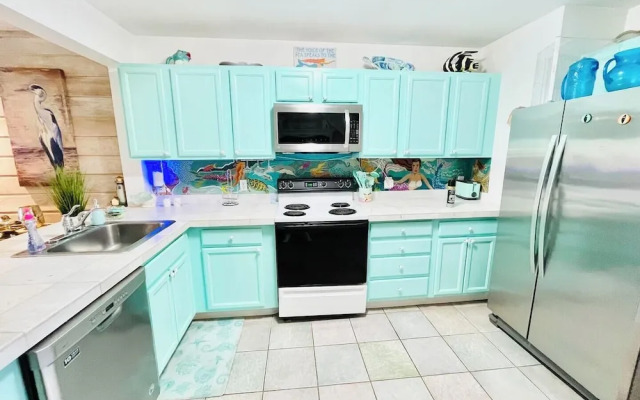 SEA Strand Court 3 #22