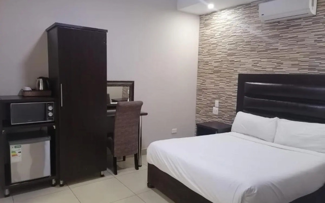 Bayside Hotel & Self Catering 110 West Street