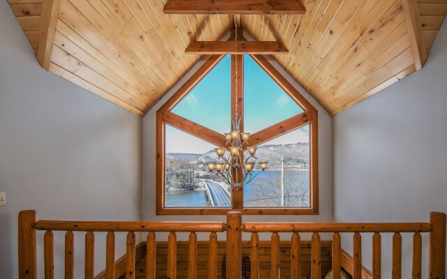 Pinnacle Retreat 5 Bedroom House